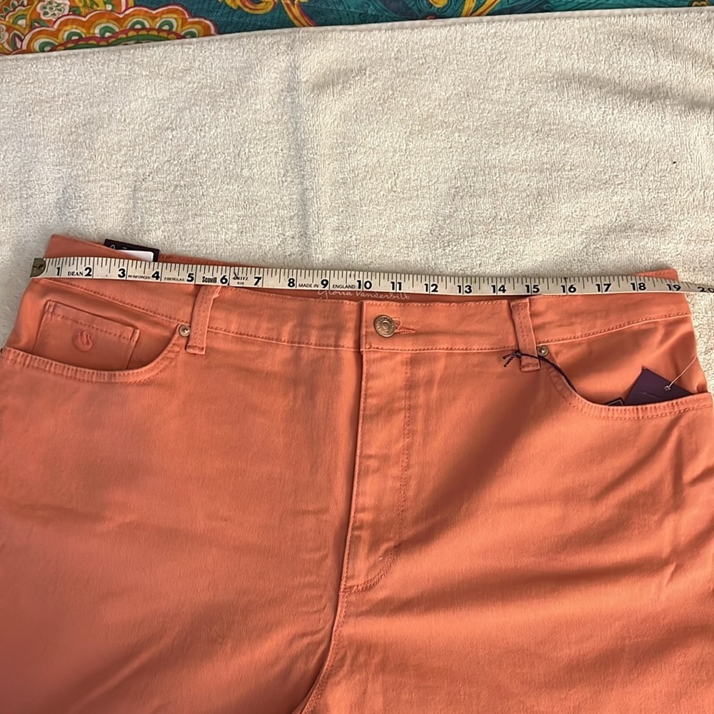 Gloria Vanderbilt ladies capris - Picture 7 of 10